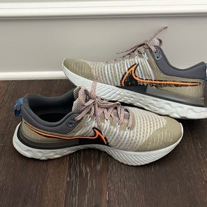Mens size 12US Nike react infinity fly knit